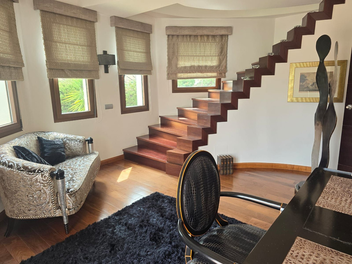 6 Bedroom Villa for Sale in Marbella — view 16