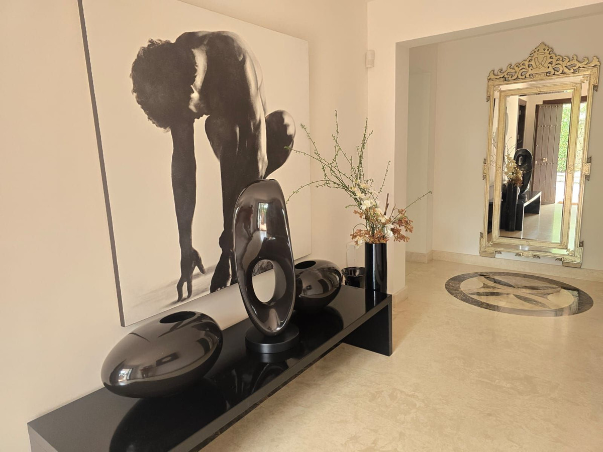 6 Bedroom Villa for Sale in Marbella — 3