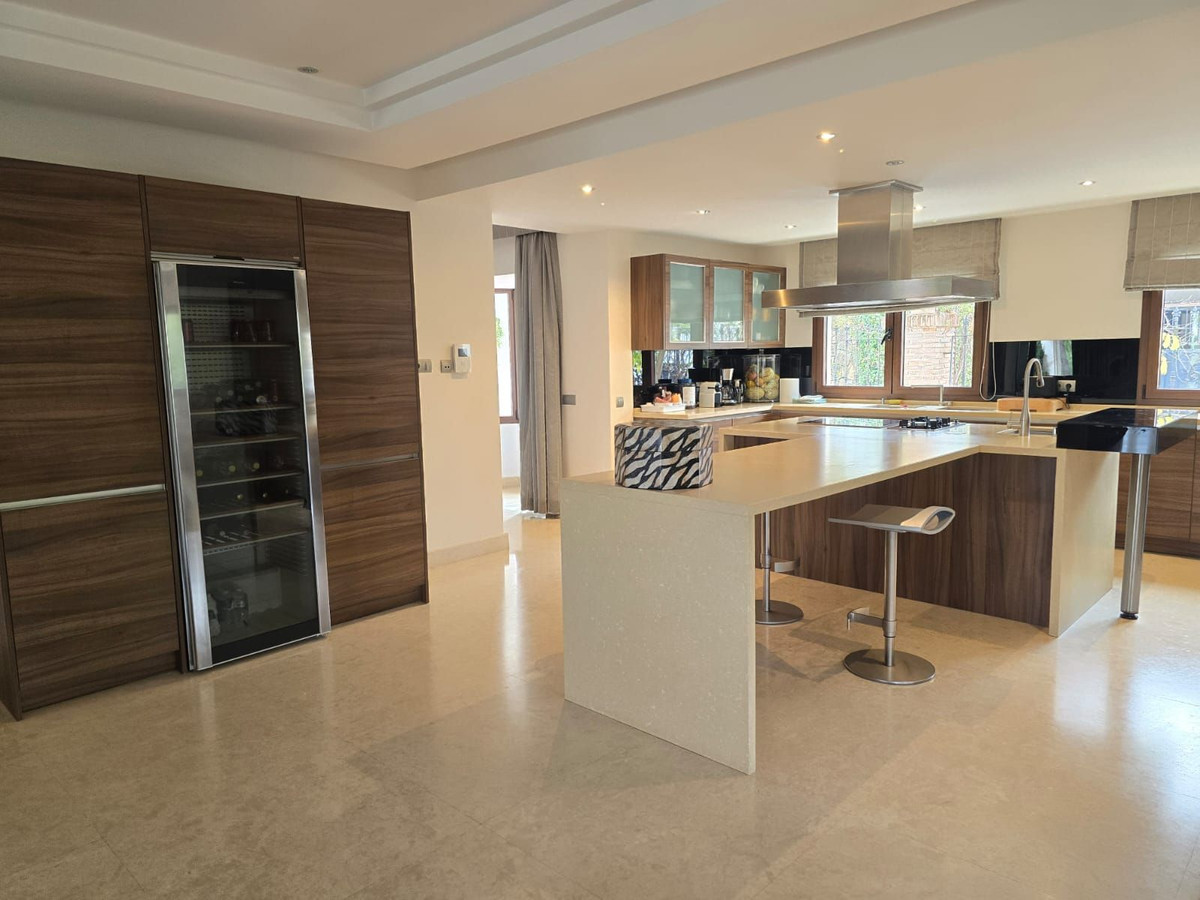6 Bedroom Villa for Sale in Marbella — 5
