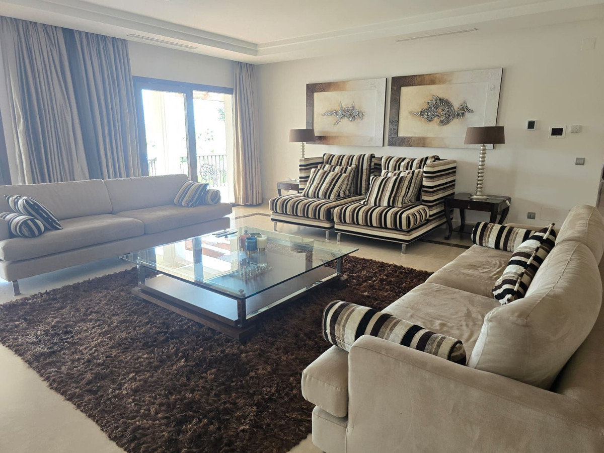 6 Bedroom Villa for Sale in Marbella — view 10