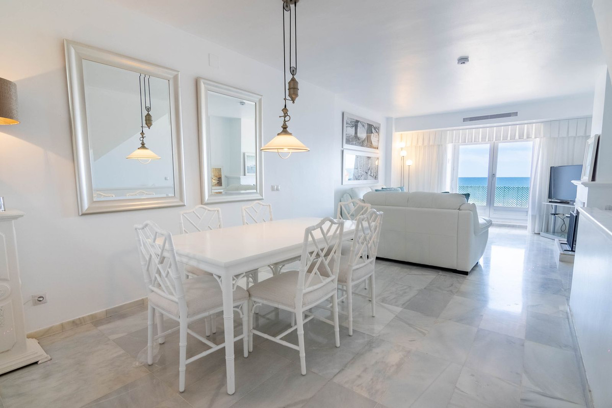 4 Bedroom Villa for Sale in Estepona — view 14