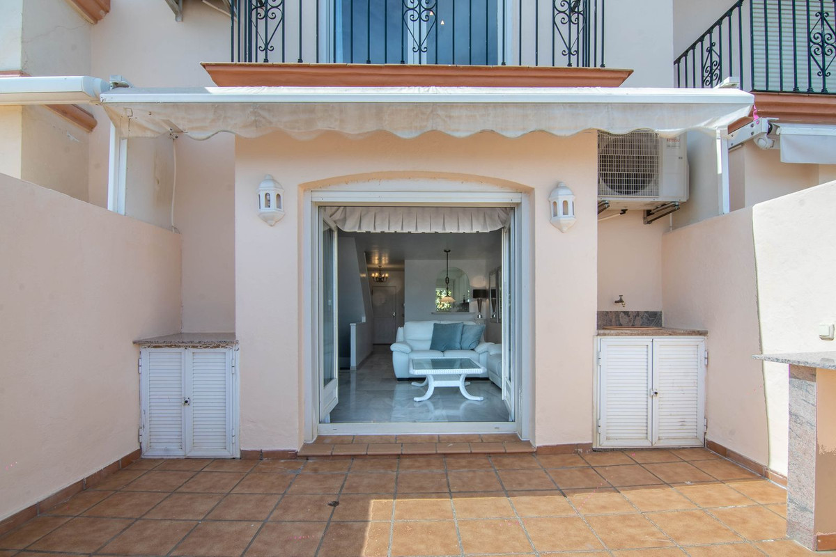 4 Bedroom Villa for Sale in Estepona — view 16