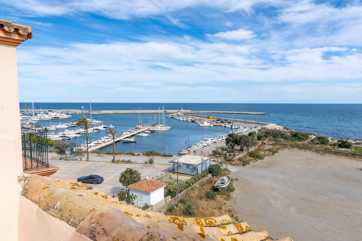 4 Bedroom Villa for Sale in Estepona — view 17