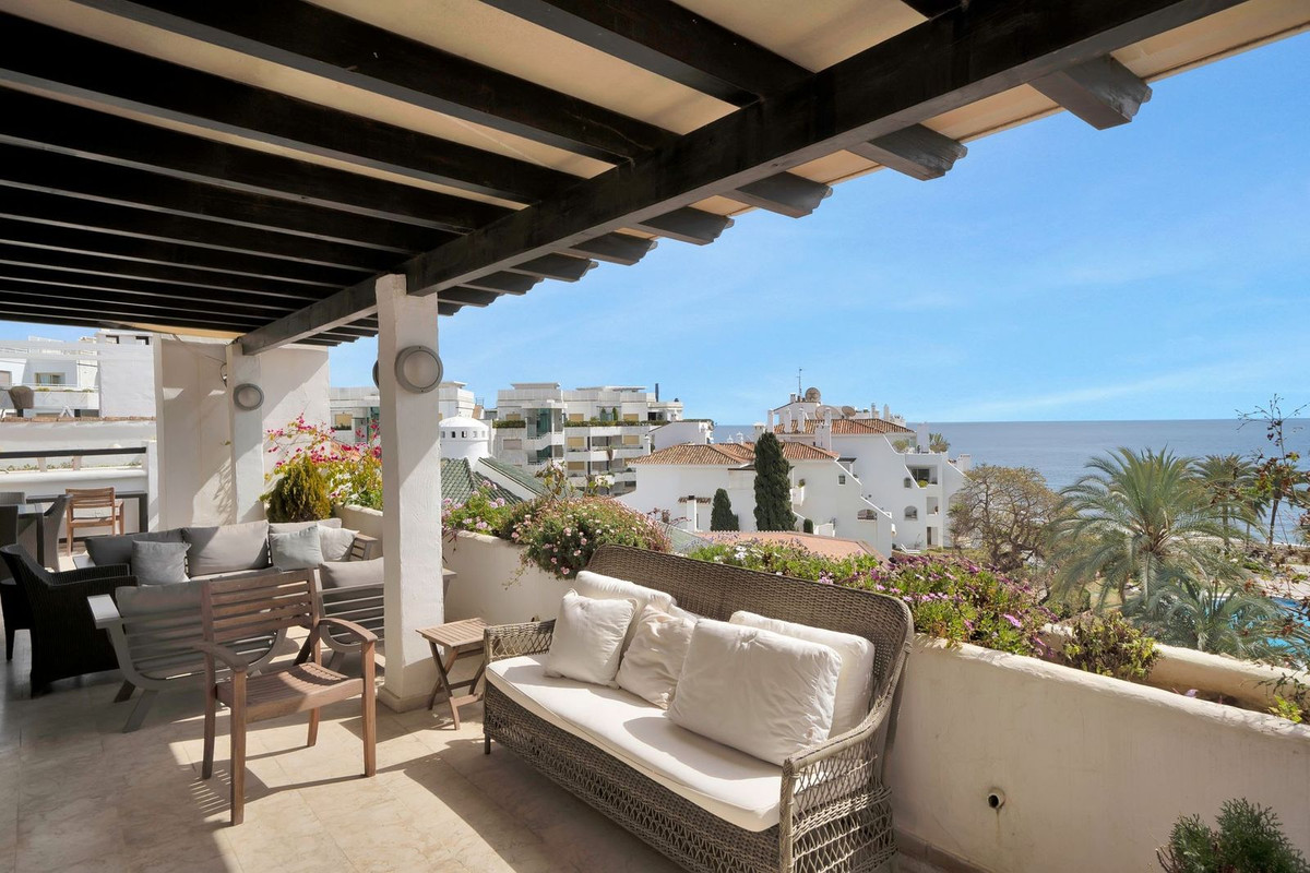 3 Bedroom Apartment for Sale in Marbella — 3