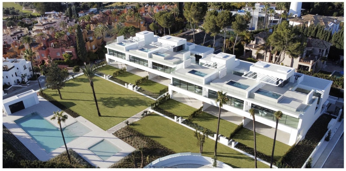 4 Bedroom Villa for Sale in Nueva Andalucía