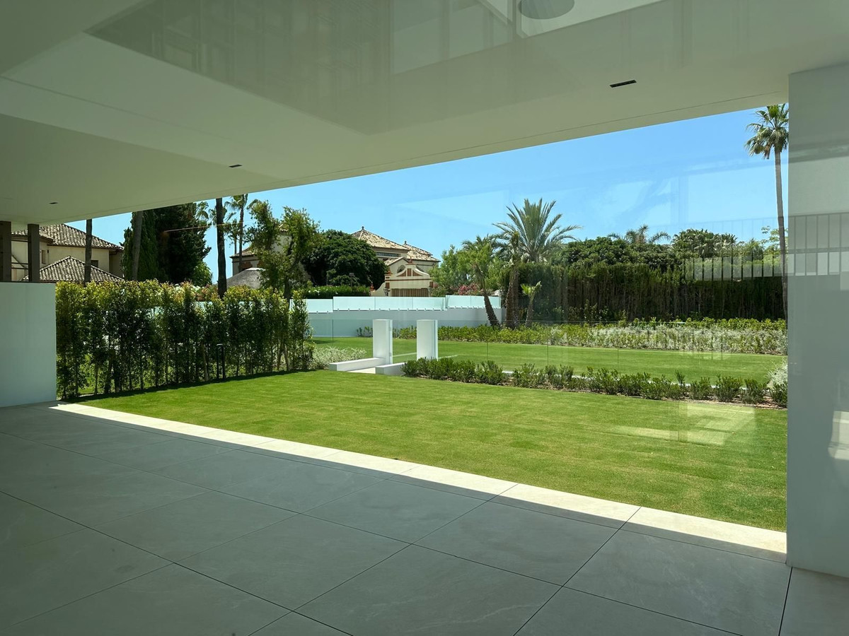 4 Bedroom Villa for Sale in Nueva Andalucía — 5
