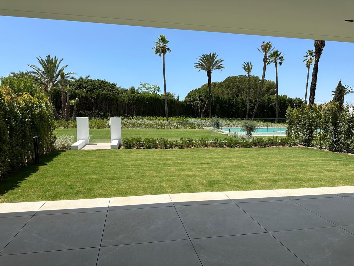 4 Bedroom Villa for Sale in Nueva Andalucía — 6