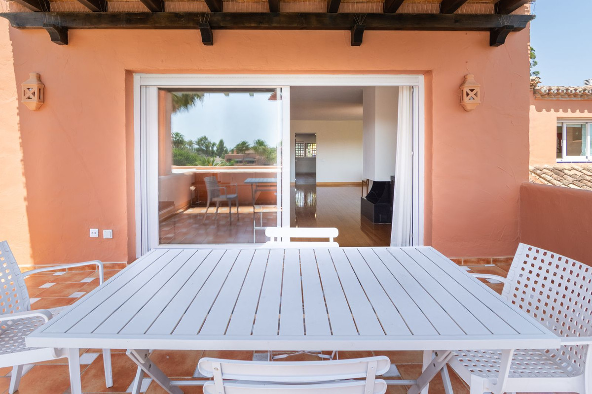 3 Bedroom Apartment for Sale in Guadalmina Baja — 4