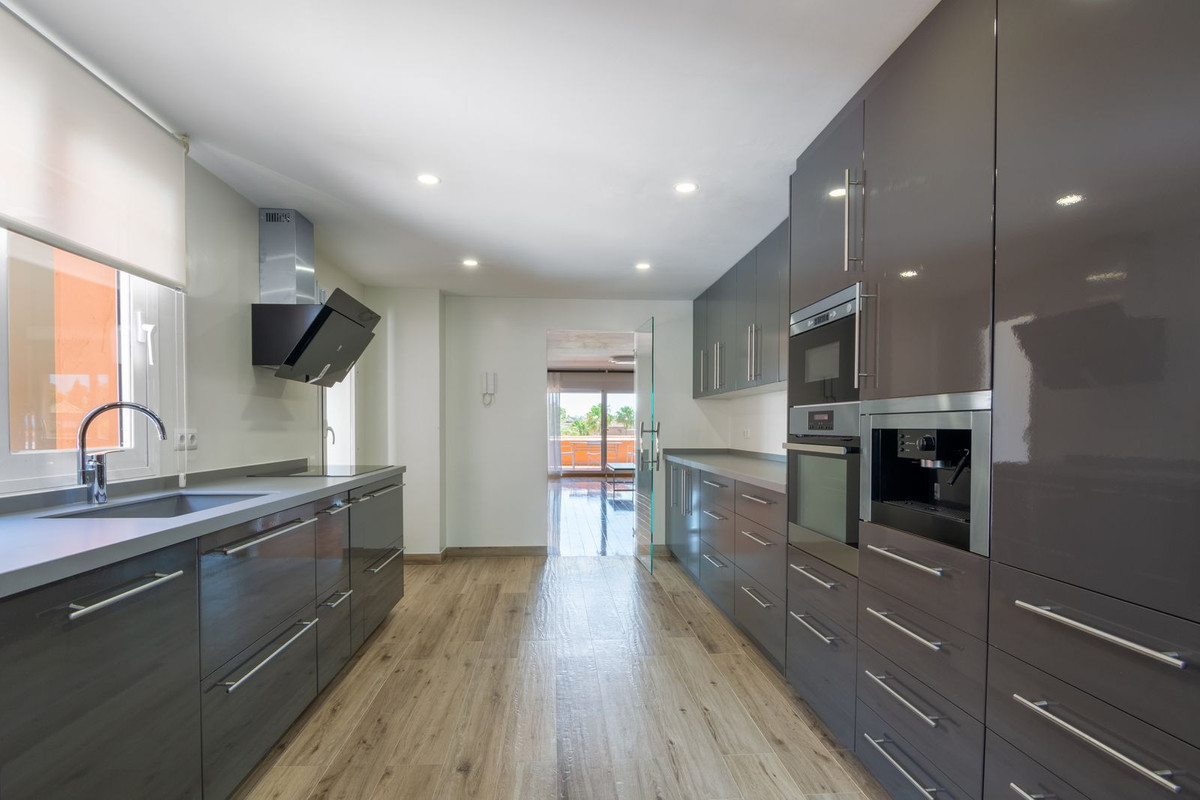 3 Bedroom Apartment for Sale in Guadalmina Baja — 5