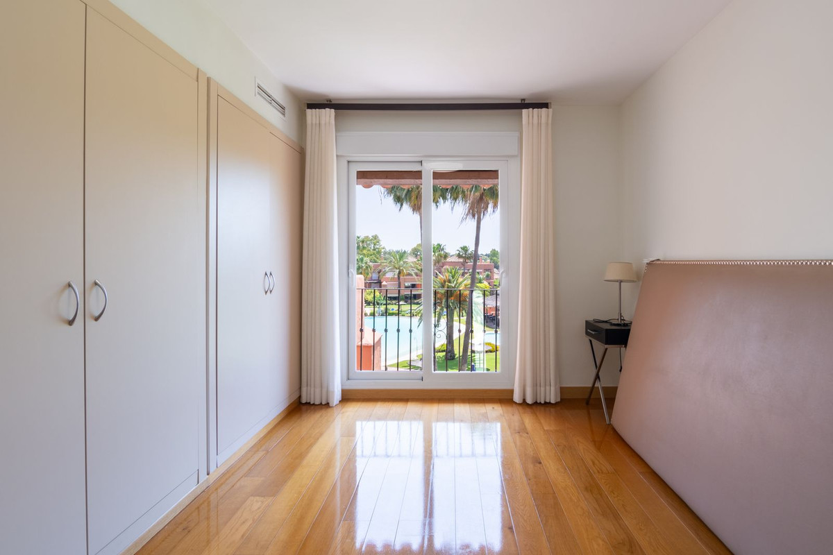 3 Bedroom Apartment for Sale in Guadalmina Baja — view 10