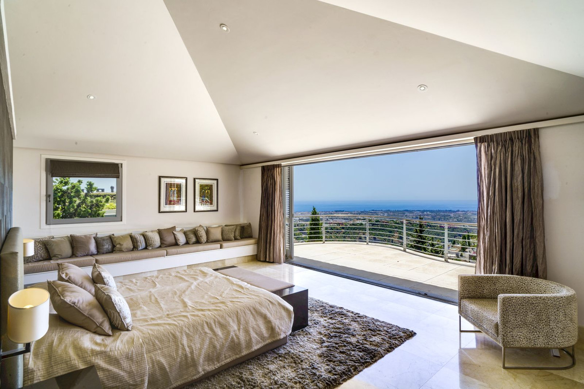 5 Bedroom Villa for Sale in El Madroñal — view 13