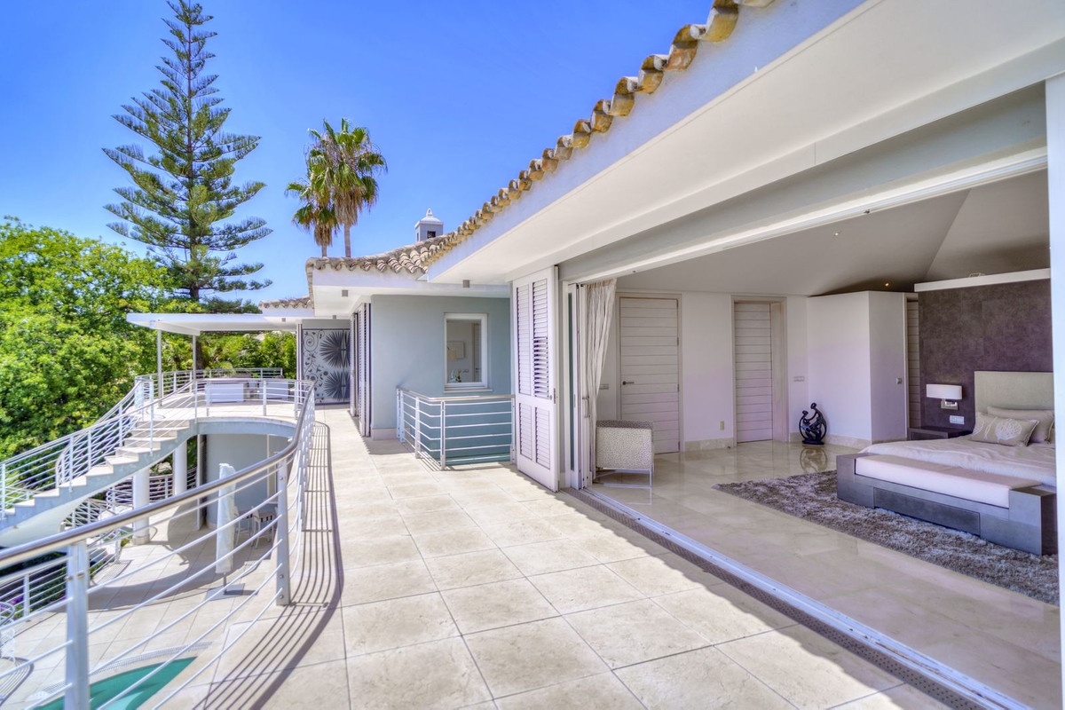 5 Bedroom Villa for Sale in El Madroñal — view 14