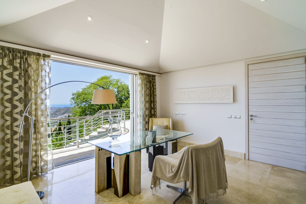 5 Bedroom Villa for Sale in El Madroñal — view 18
