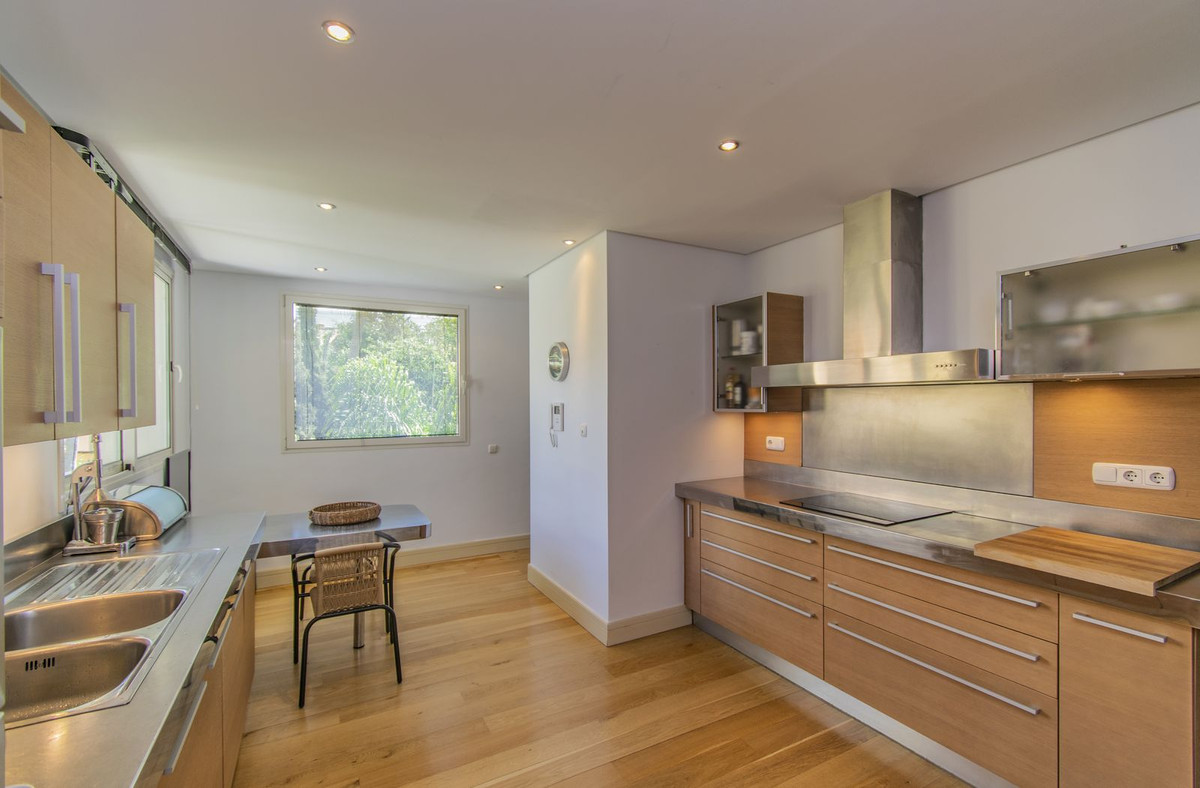3 Bedroom Apartment for Sale in Nagüeles — view 12