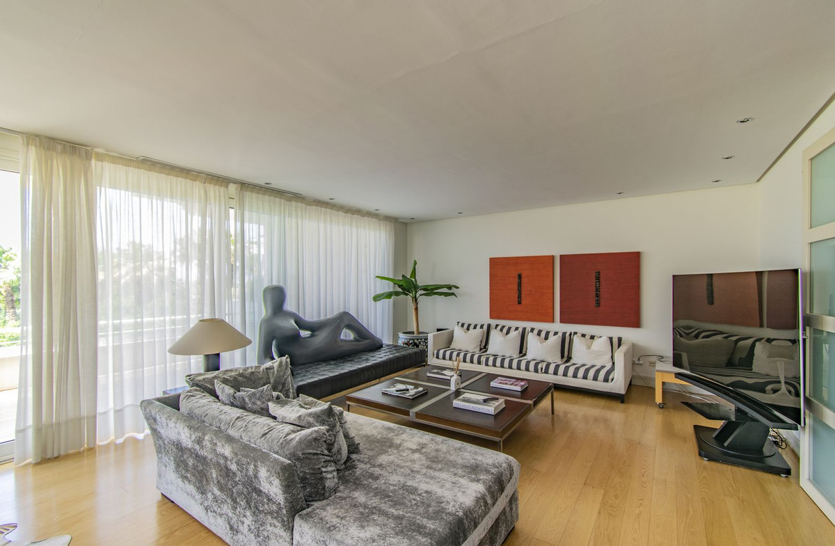 3 Bedroom Apartment for Sale in Nagüeles — view 17
