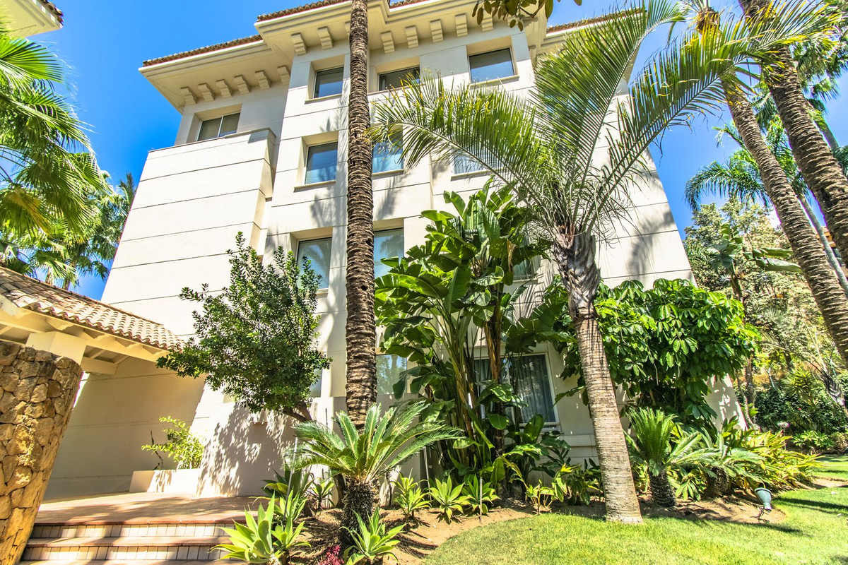 3 Bedroom Apartment for Sale in Nagüeles — 5