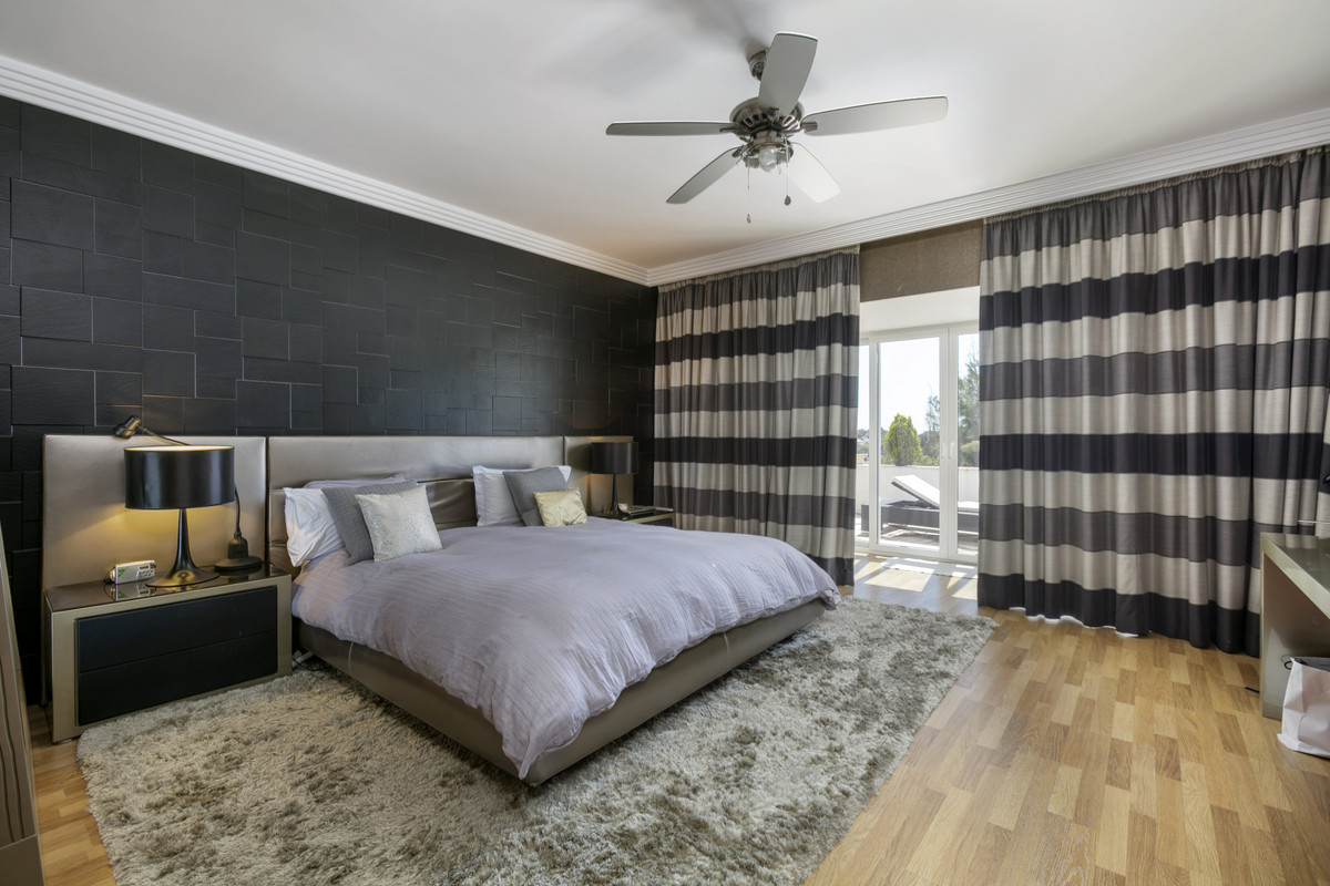 4 Bedroom Apartment for Sale in The Golden Mile — view 11