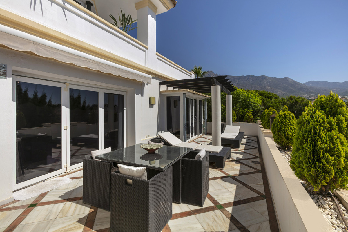 4 Bedroom Apartment for Sale in The Golden Mile — view 14