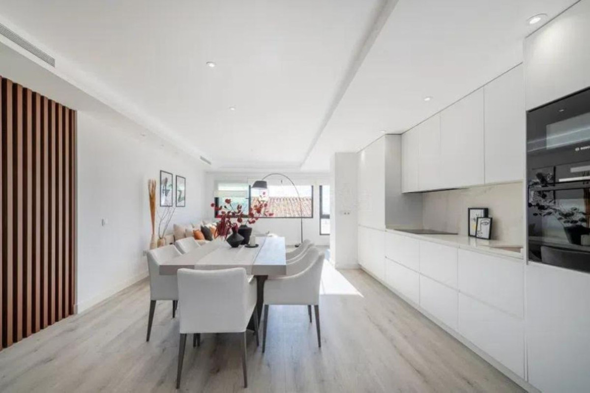 3 Bedroom Apartment for Sale in Puerto Banús — 3