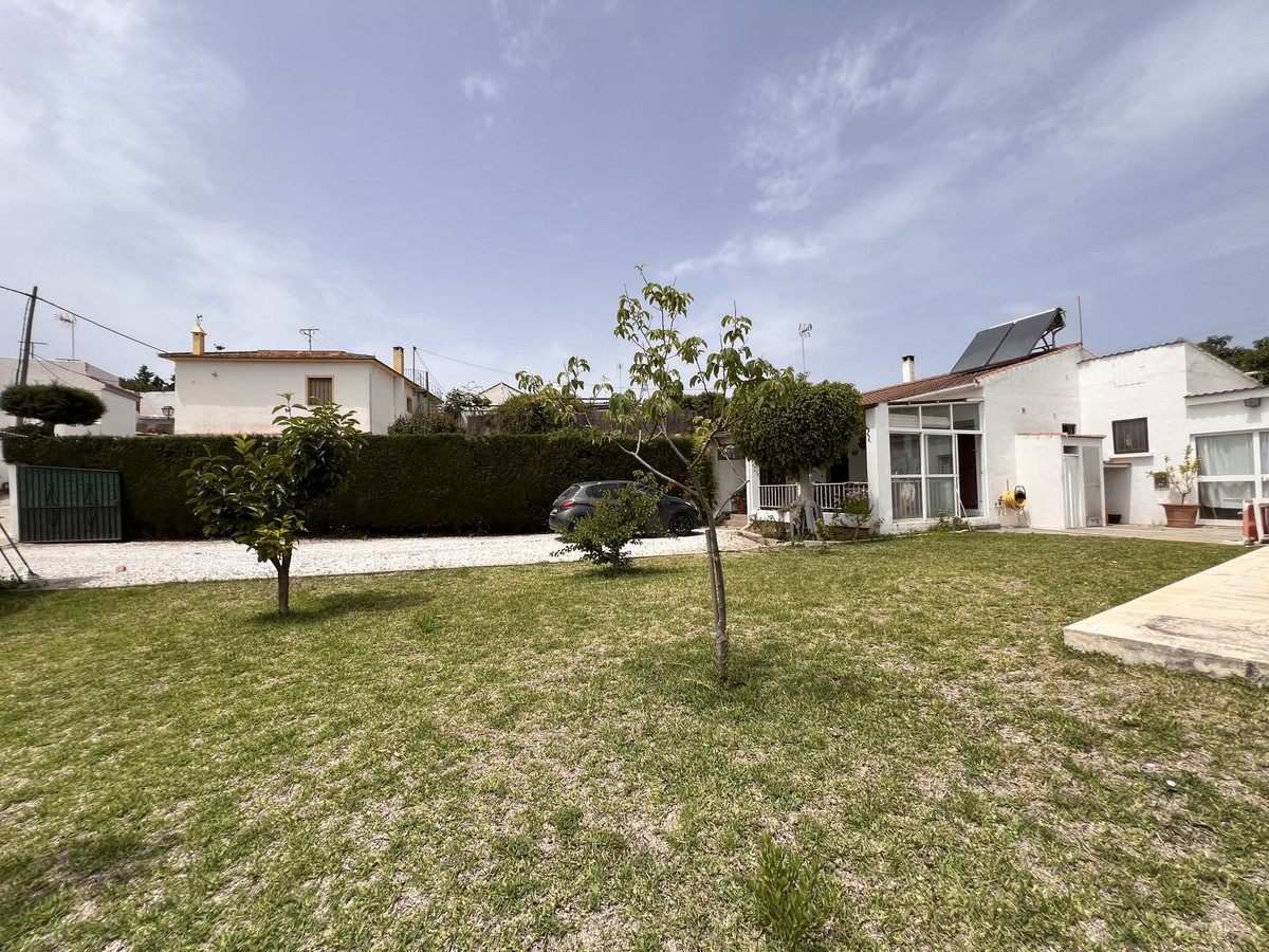 5 Bedroom Villa for Sale in Selwo — 2