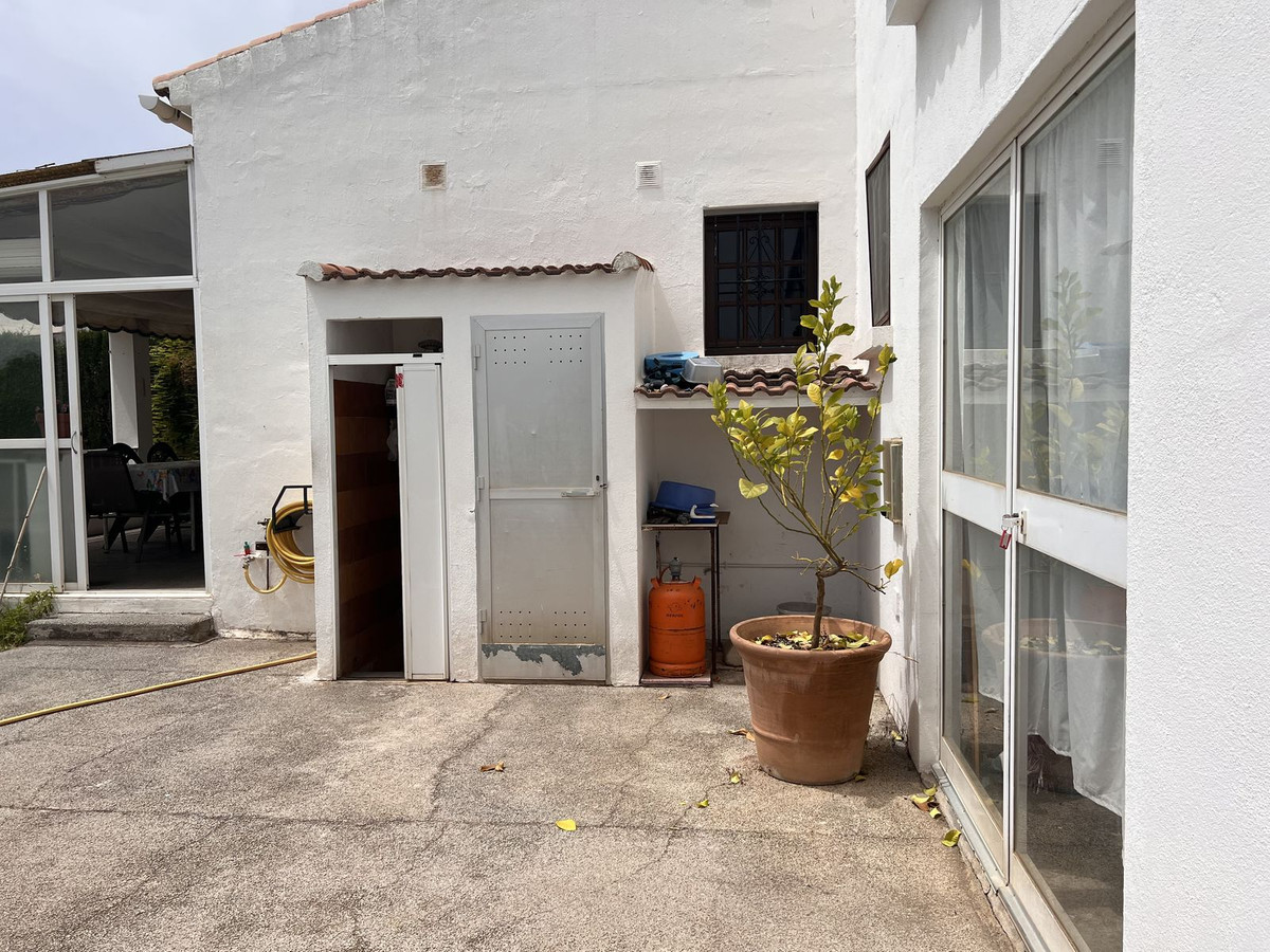 5 Bedroom Villa for Sale in Selwo — view 12