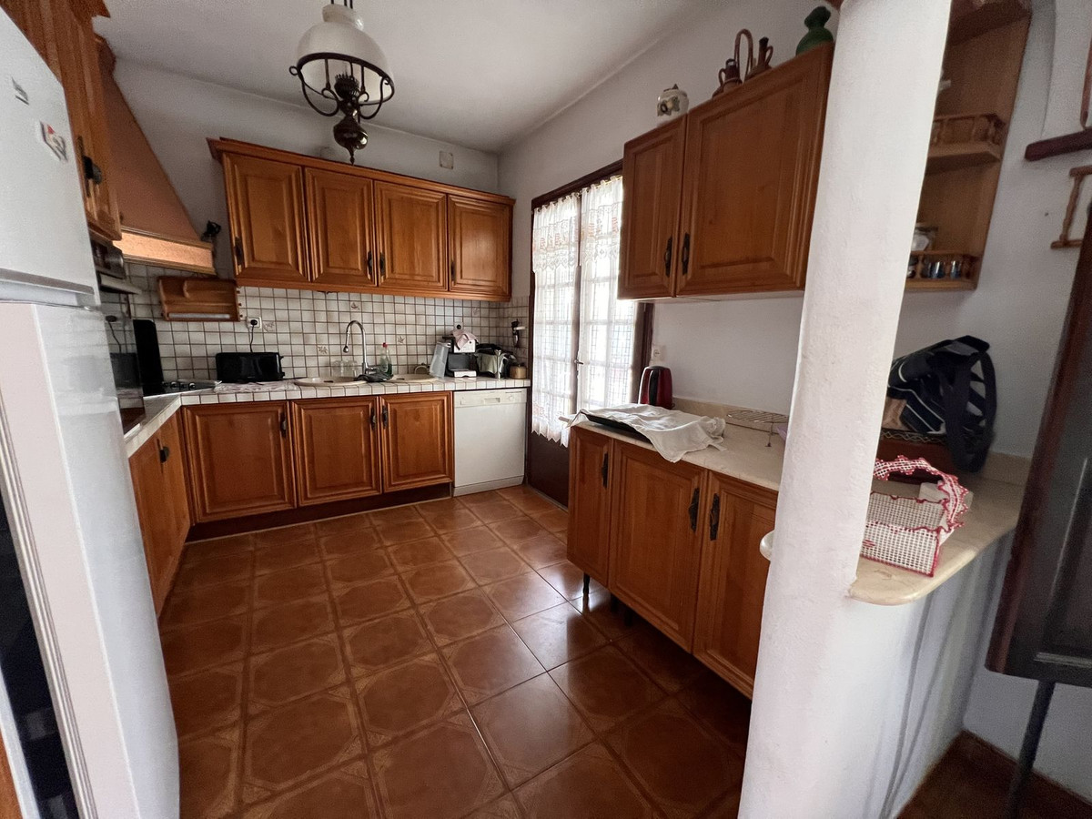 5 Bedroom Villa for Sale in Selwo — view 17