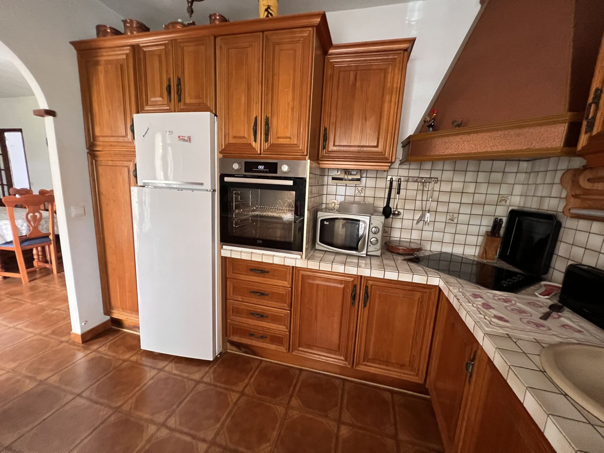 5 Bedroom Villa for Sale in Selwo — view 18