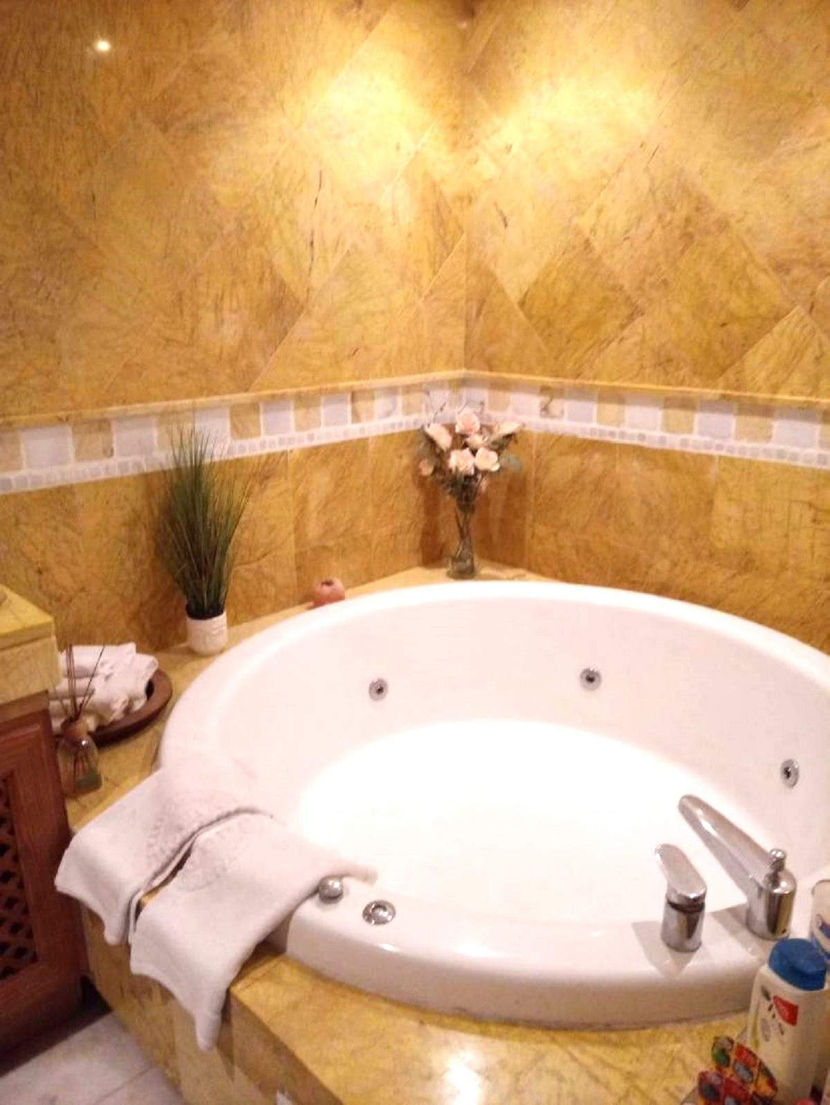 3 Bedroom Villa for Sale in The Golden Mile — view 11