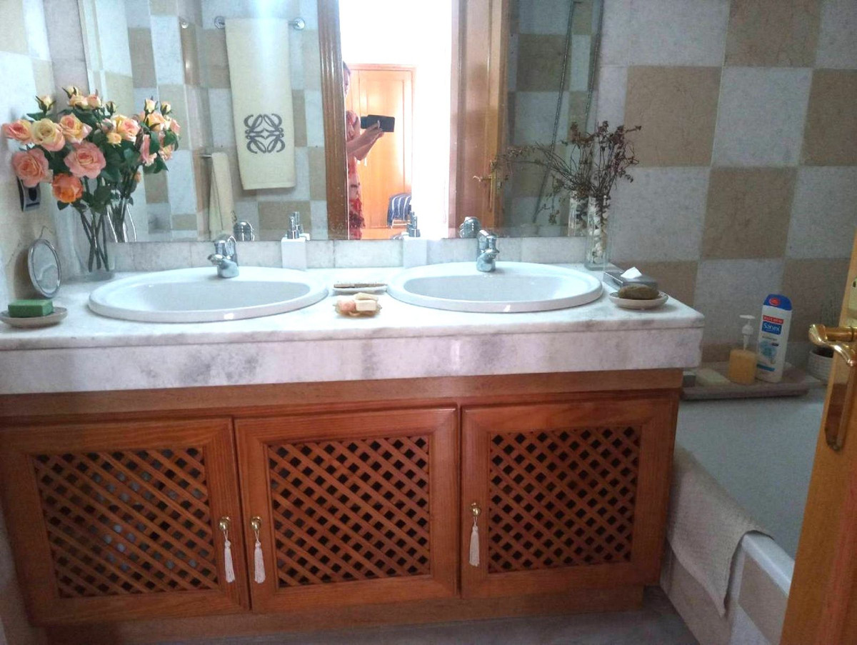 3 Bedroom Villa for Sale in The Golden Mile — view 15