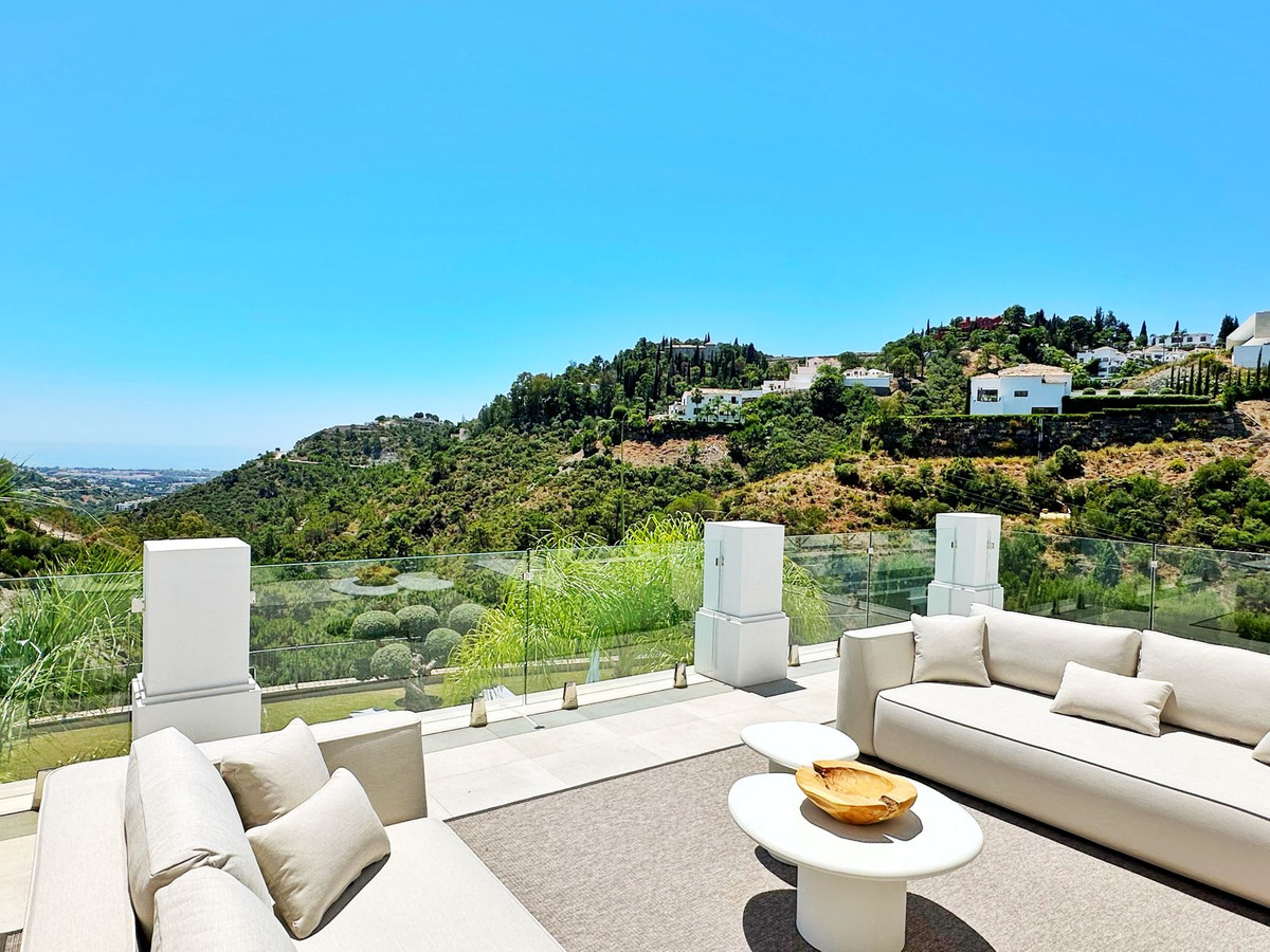 5 Bedroom Villa for Sale in El Madroñal