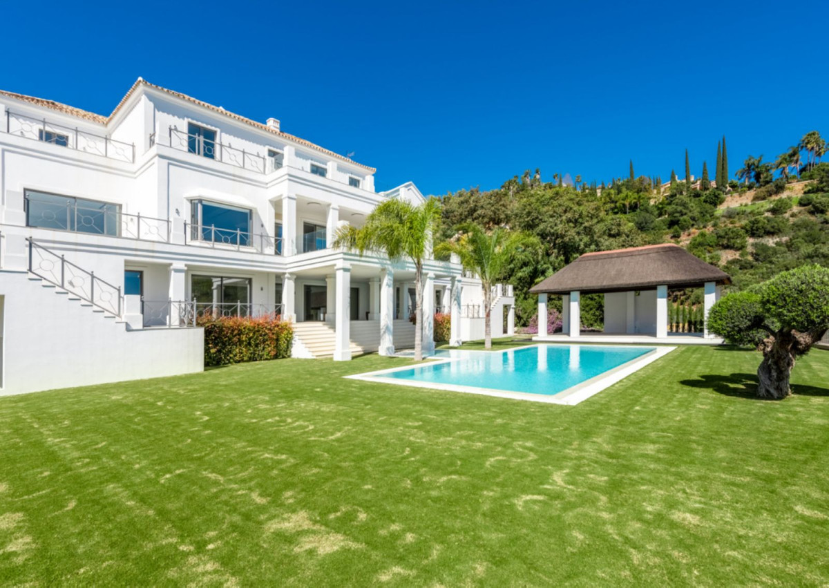 5 Bedroom Villa for Sale in El Madroñal — 3
