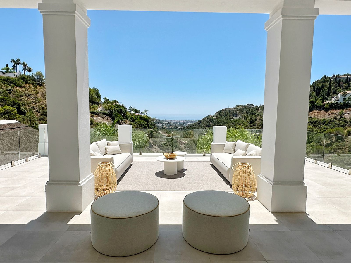 5 Bedroom Villa for Sale in El Madroñal — 4
