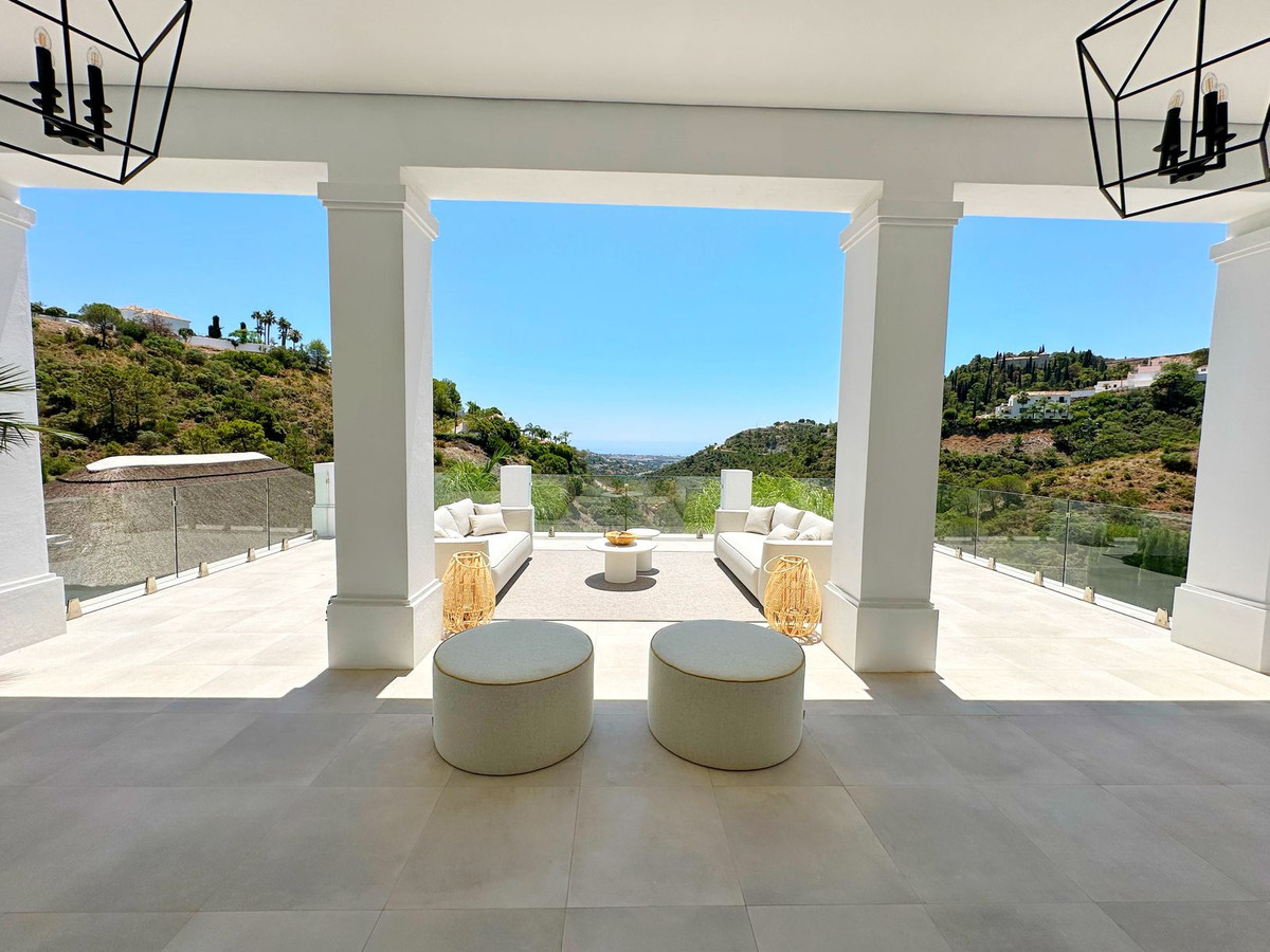 5 Bedroom Villa for Sale in El Madroñal — 5