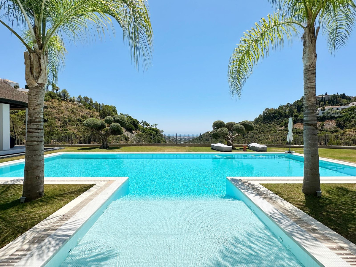 5 Bedroom Villa for Sale in El Madroñal — 7