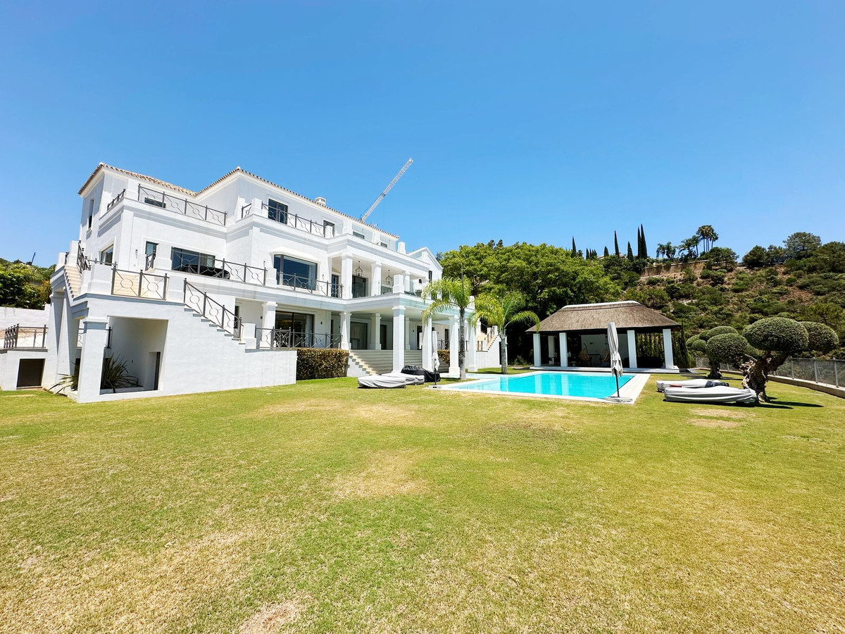 5 Bedroom Villa for Sale in El Madroñal — 9
