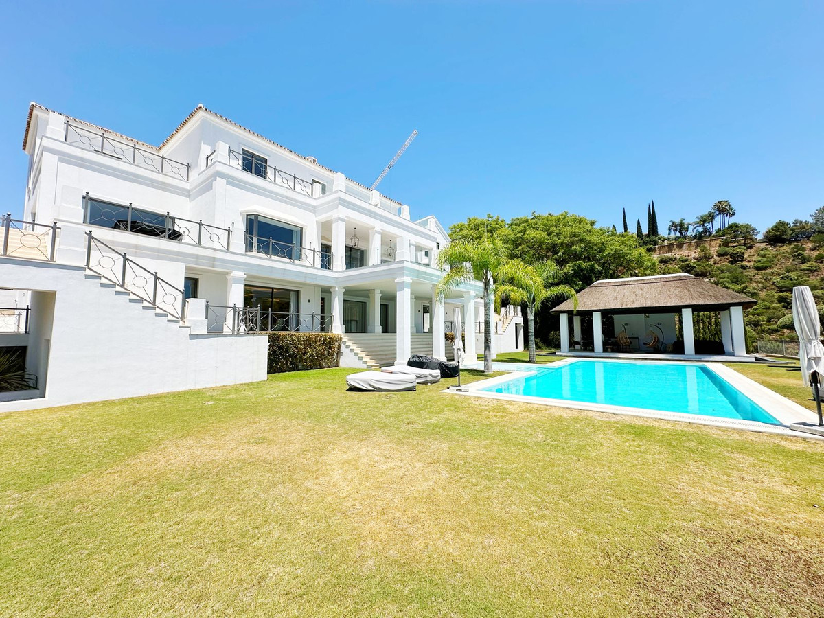 5 Bedroom Villa for Sale in El Madroñal — view 10