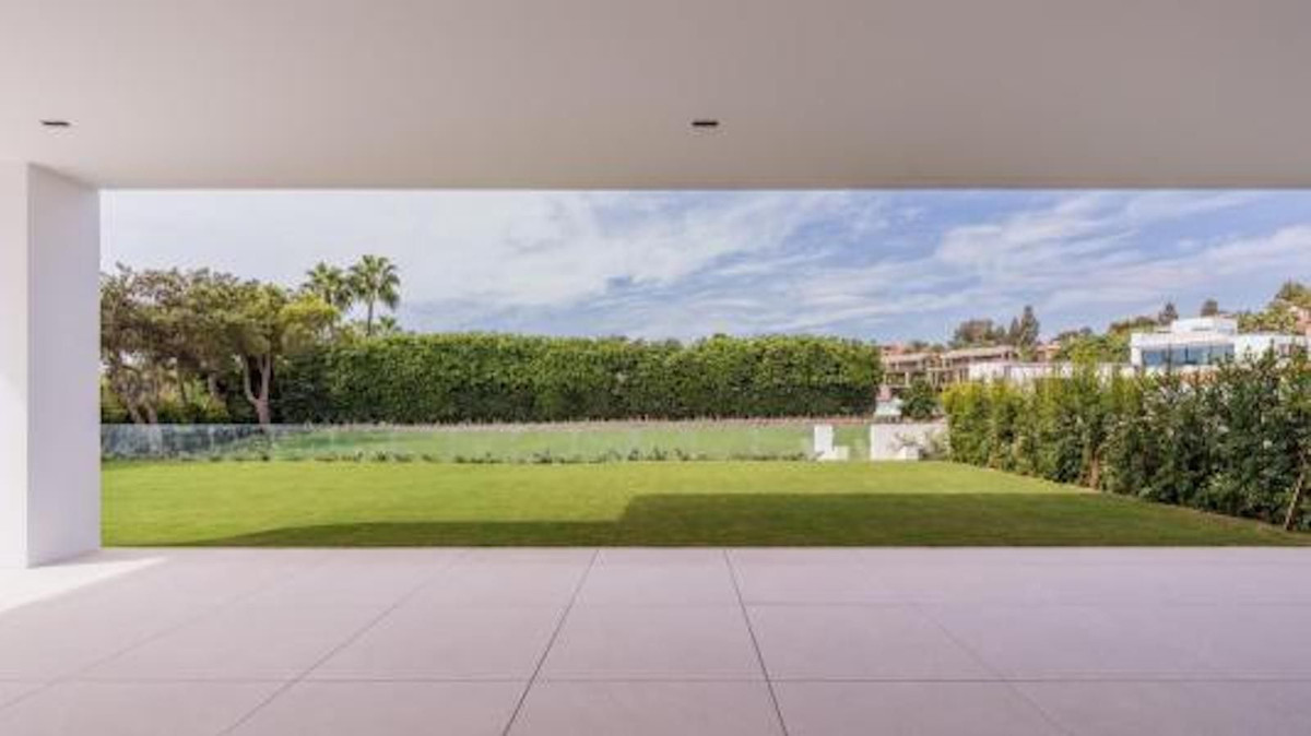 3 Bedroom Villa for Sale in The Golden Mile — 2