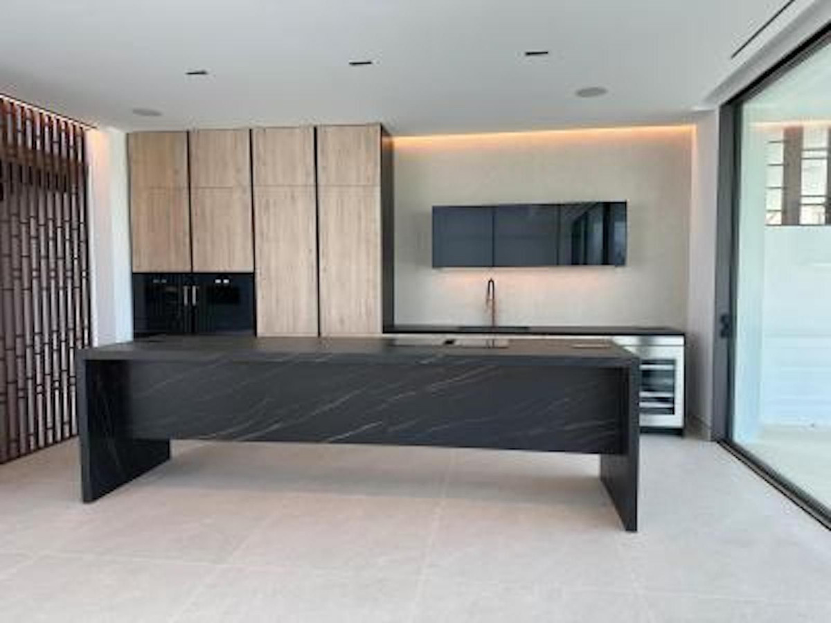 3 Bedroom Villa for Sale in The Golden Mile — view 11