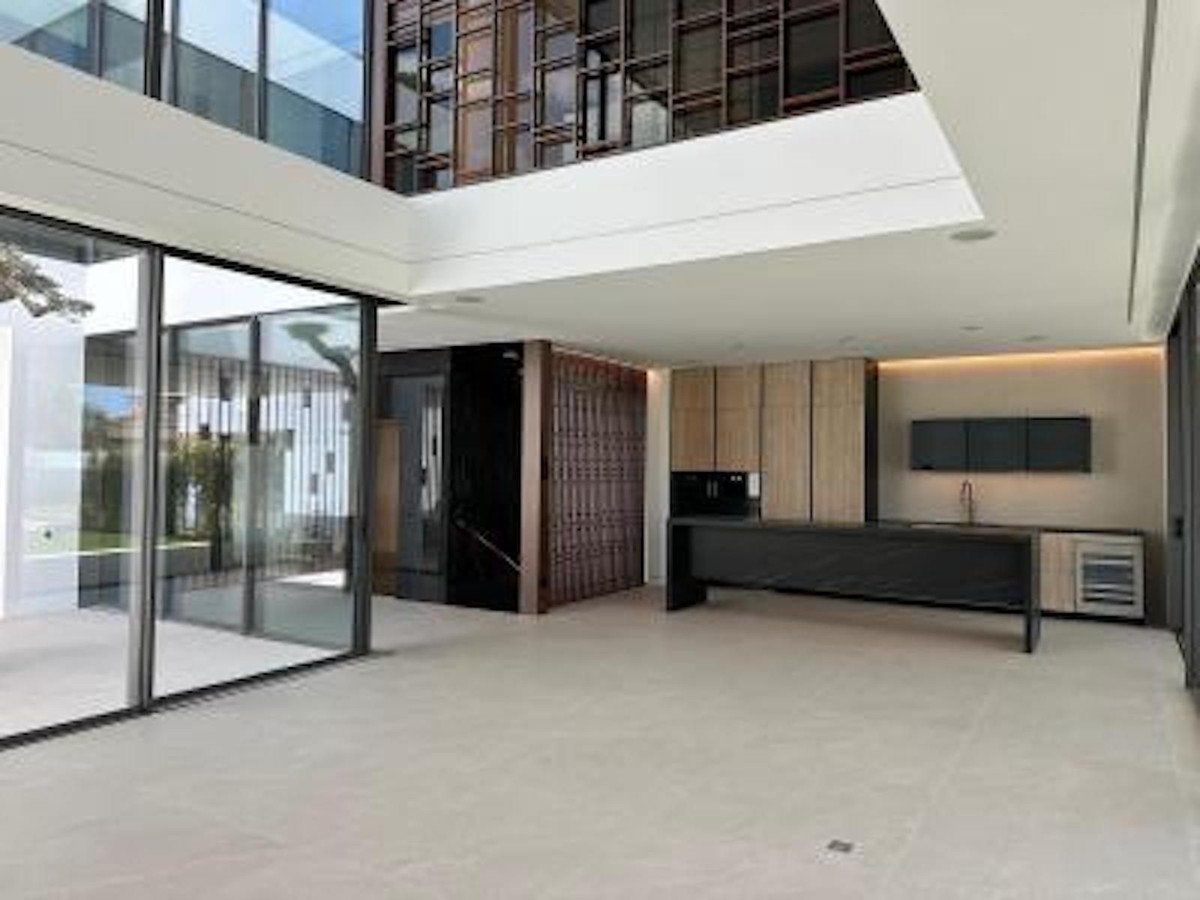 3 Bedroom Villa for Sale in The Golden Mile — view 12