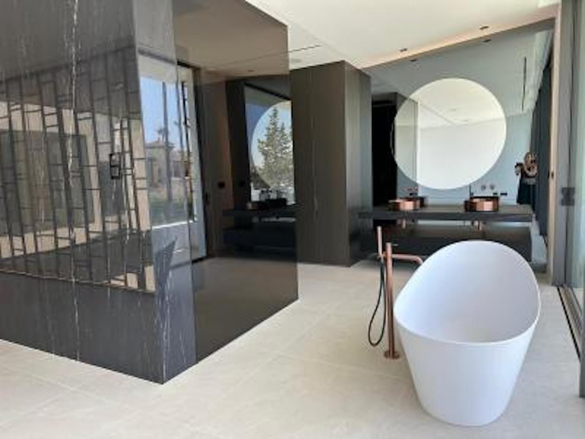 3 Bedroom Villa for Sale in The Golden Mile — view 13