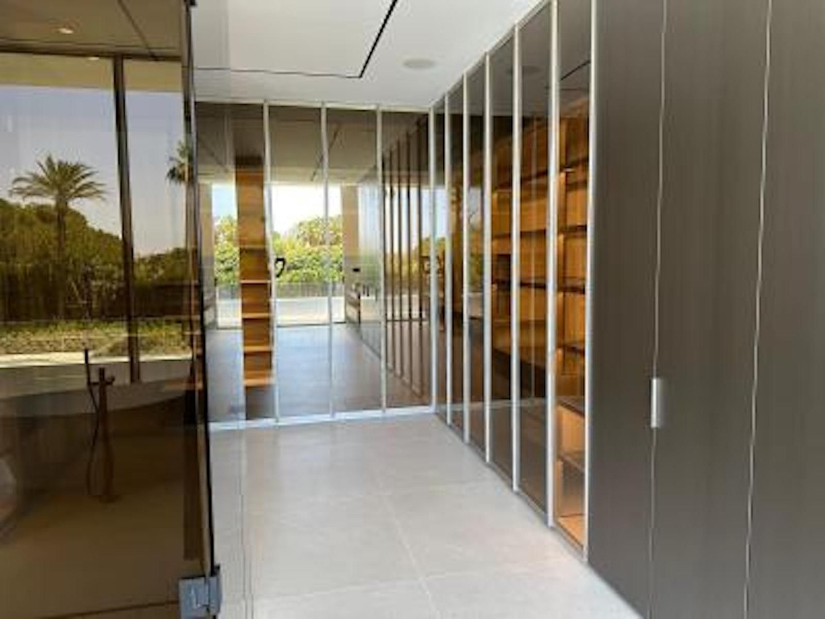 3 Bedroom Villa for Sale in The Golden Mile — view 19