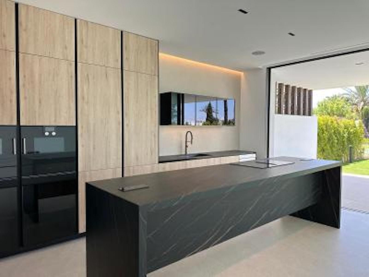 3 Bedroom Villa for Sale in The Golden Mile — view 10