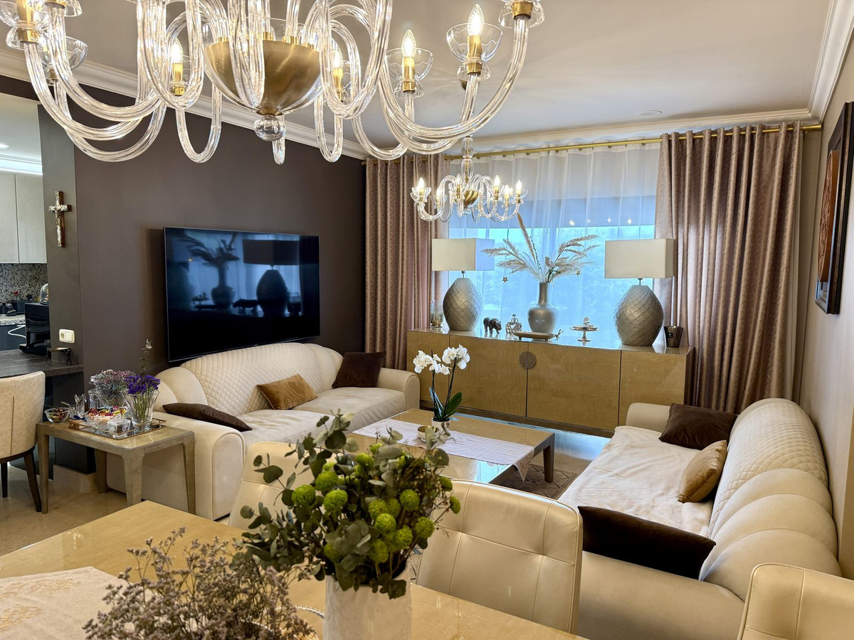5 Bedroom Apartment for Sale in Benahavís — 3