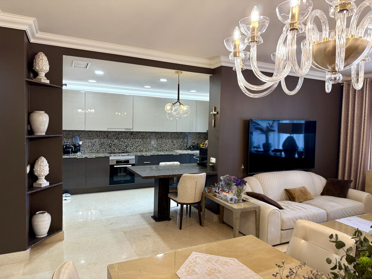 5 Bedroom Apartment for Sale in Benahavís — 9