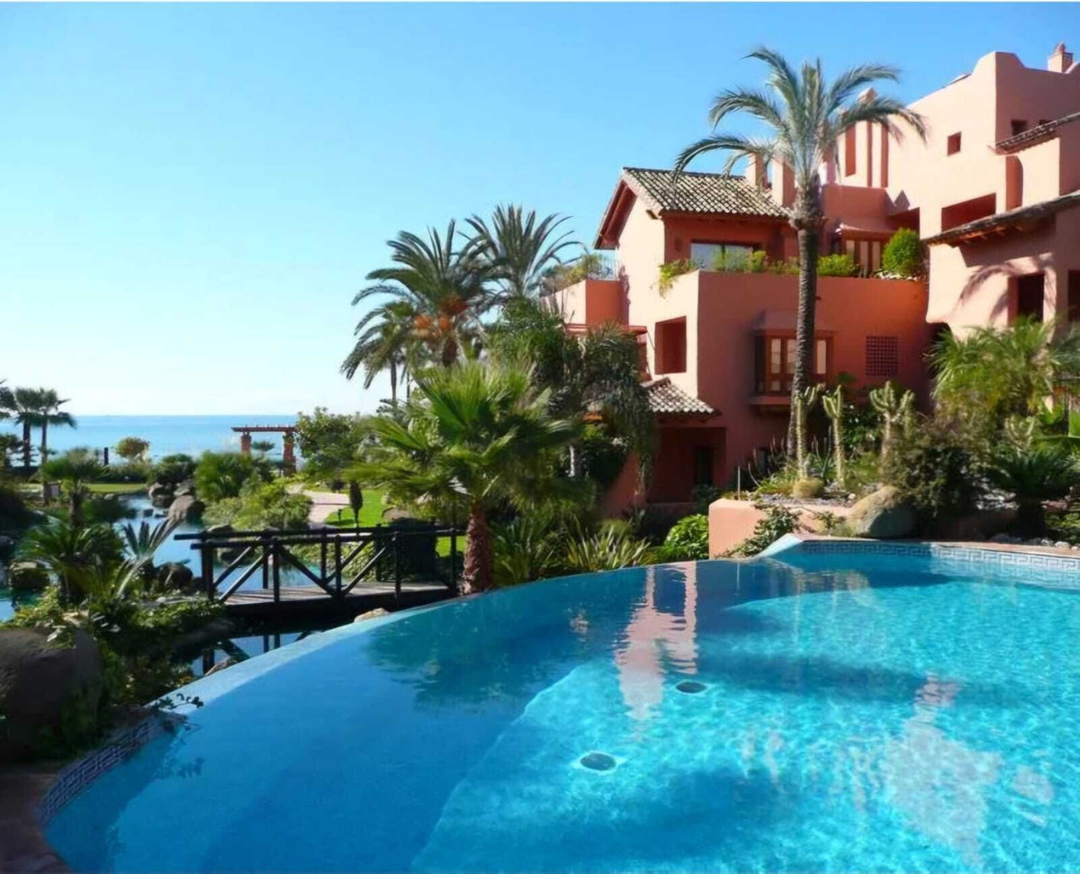3 Bedroom Apartment for Sale in Estepona — 3