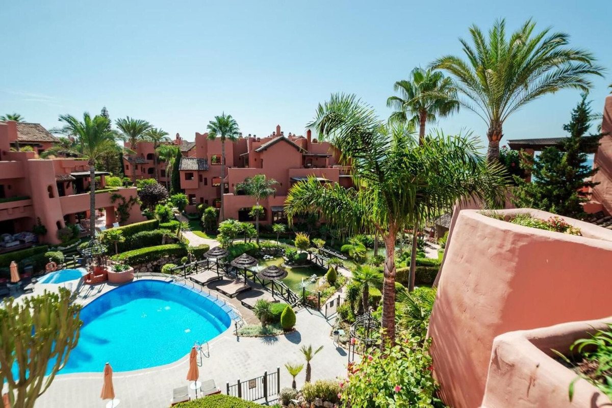 3 Bedroom Apartment for Sale in Estepona — 6