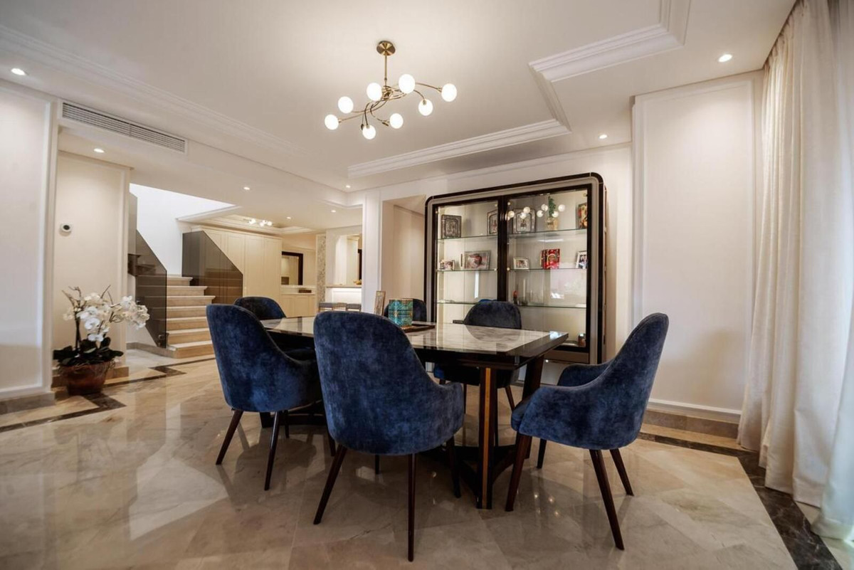3 Bedroom Apartment for Sale in Estepona — 8