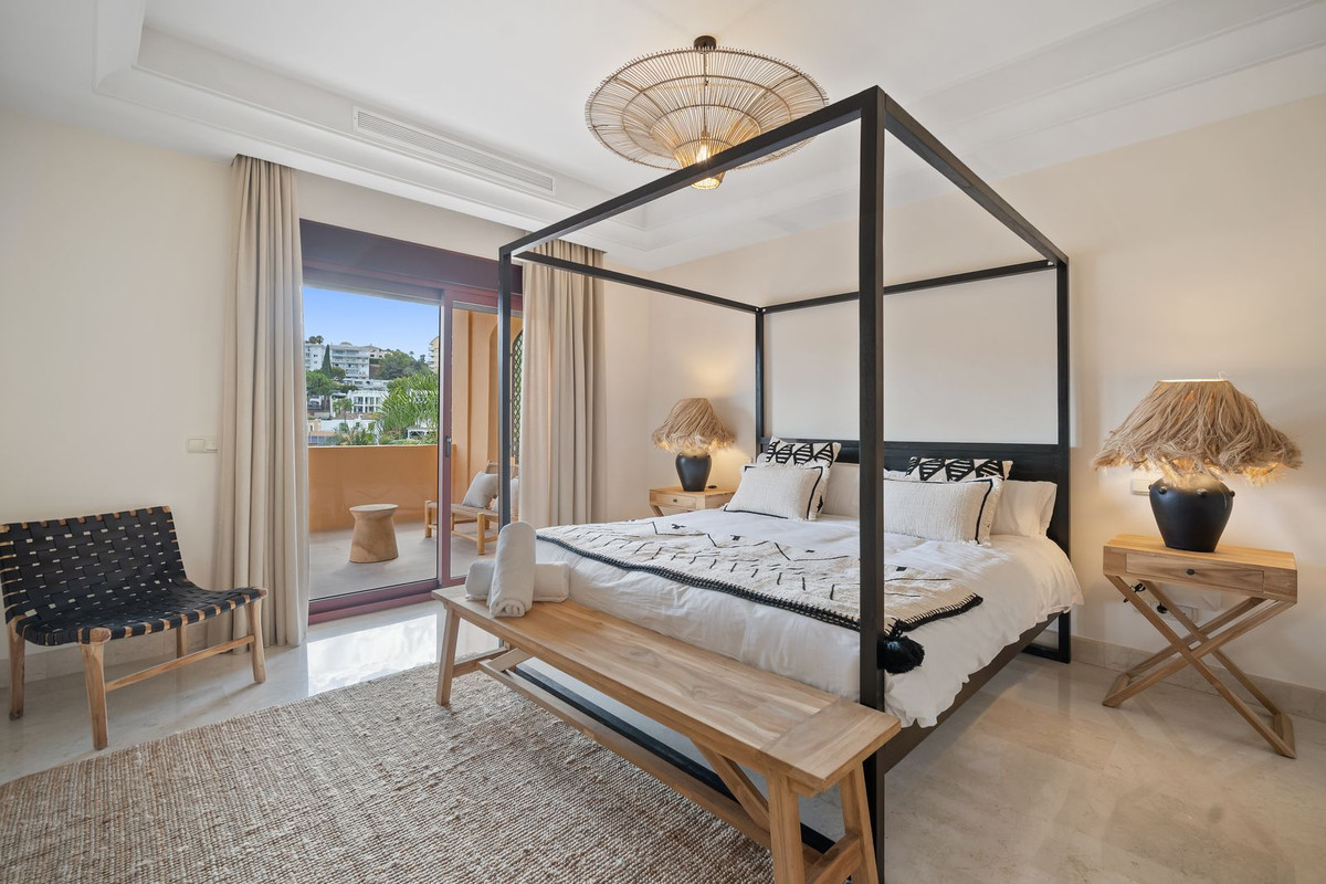 5 Bedroom Villa for Sale in Puerto Banús — view 11