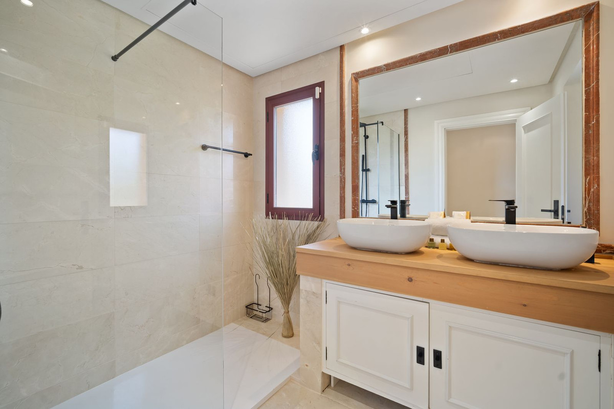 5 Bedroom Villa for Sale in Puerto Banús — view 14