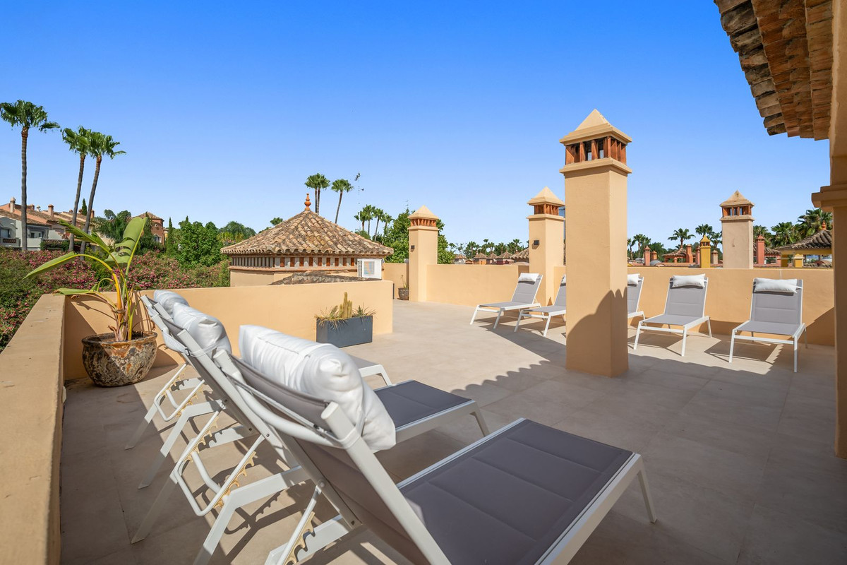 5 Bedroom Villa for Sale in Puerto Banús — view 17